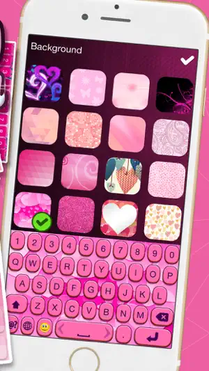 女孩 键盘 同 粉红色的 背景 和 表情符号